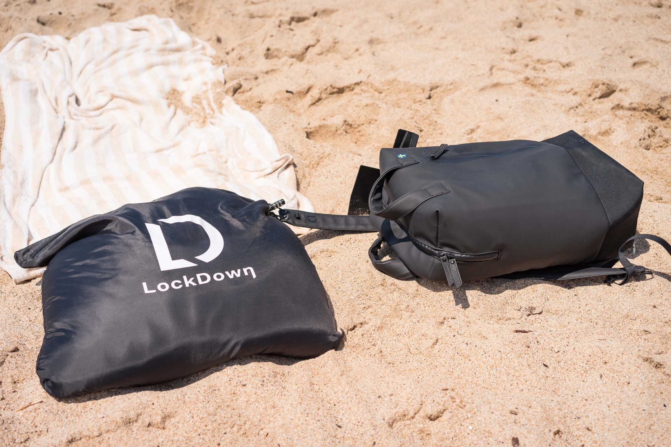 Lockdown Innovation ryggsäck med sandankare på stranden